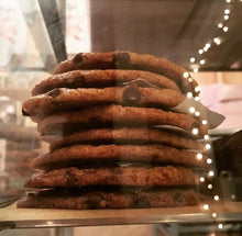 Load image into Gallery viewer, Vegan Chococlate chip cookies
